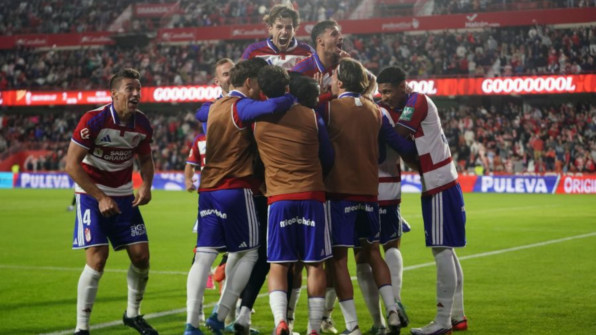 El Granada consigue los tres puntos en un partido sufrido contra el Valladolid  y se asienta en el playoff (2-1)