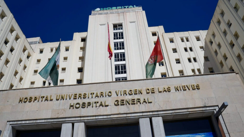 Un incendio obliga a desalojar el área de Salud Mental del Hospital Virgen de las Nieves de Granada