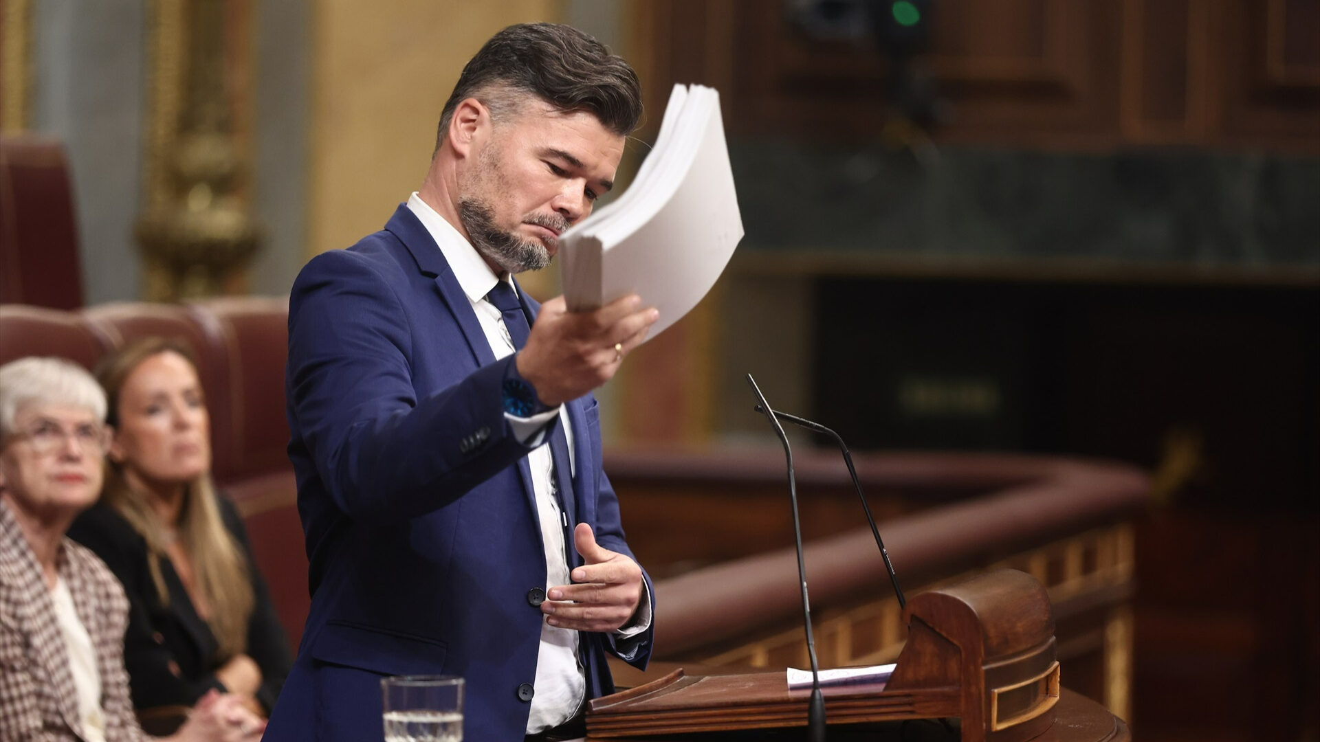 gabriel-rufian-con-papeles