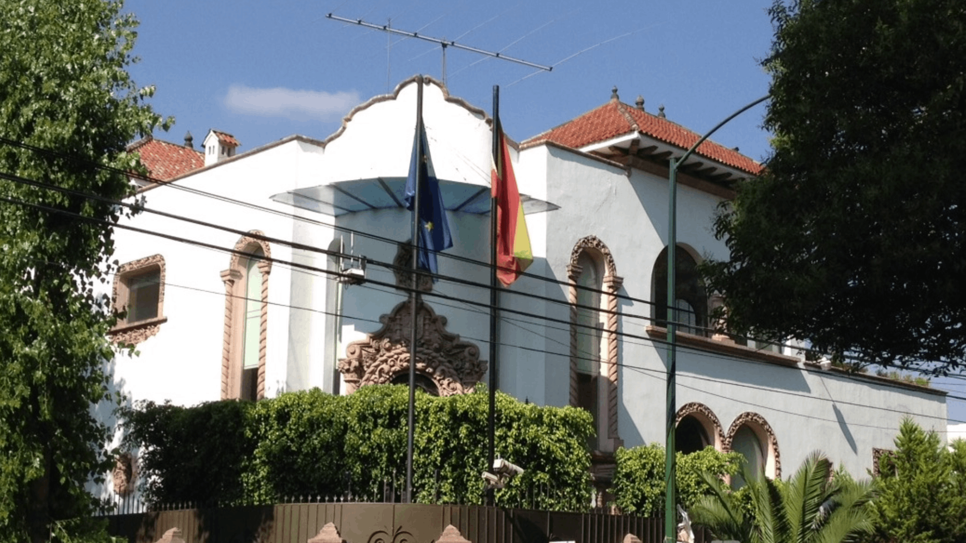 fachada-embajada-espana