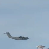 Airbus-A400M-sobrevuela-avion-Sevilla-militar