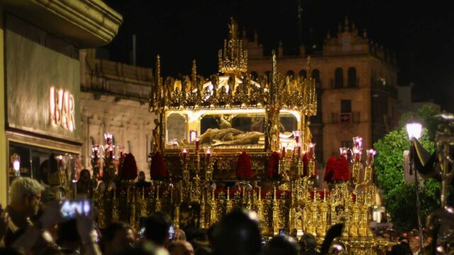 Santo-Entierro-Sevilla-por-hernando-Colon