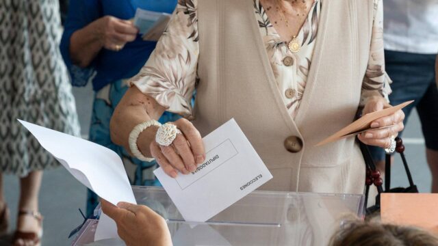 persona-votando-elecciones-generales