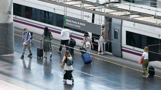 PERSONAS-EN-AUTOBUS-RENFE