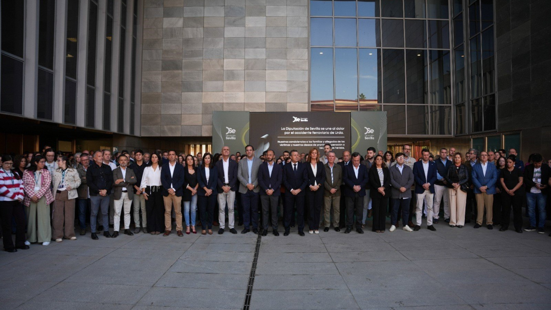 La Diputación de Sevilla homenajea a las víctimas de Urda: «Esto demuestra cuáles son las cosas importantes de la vida»
