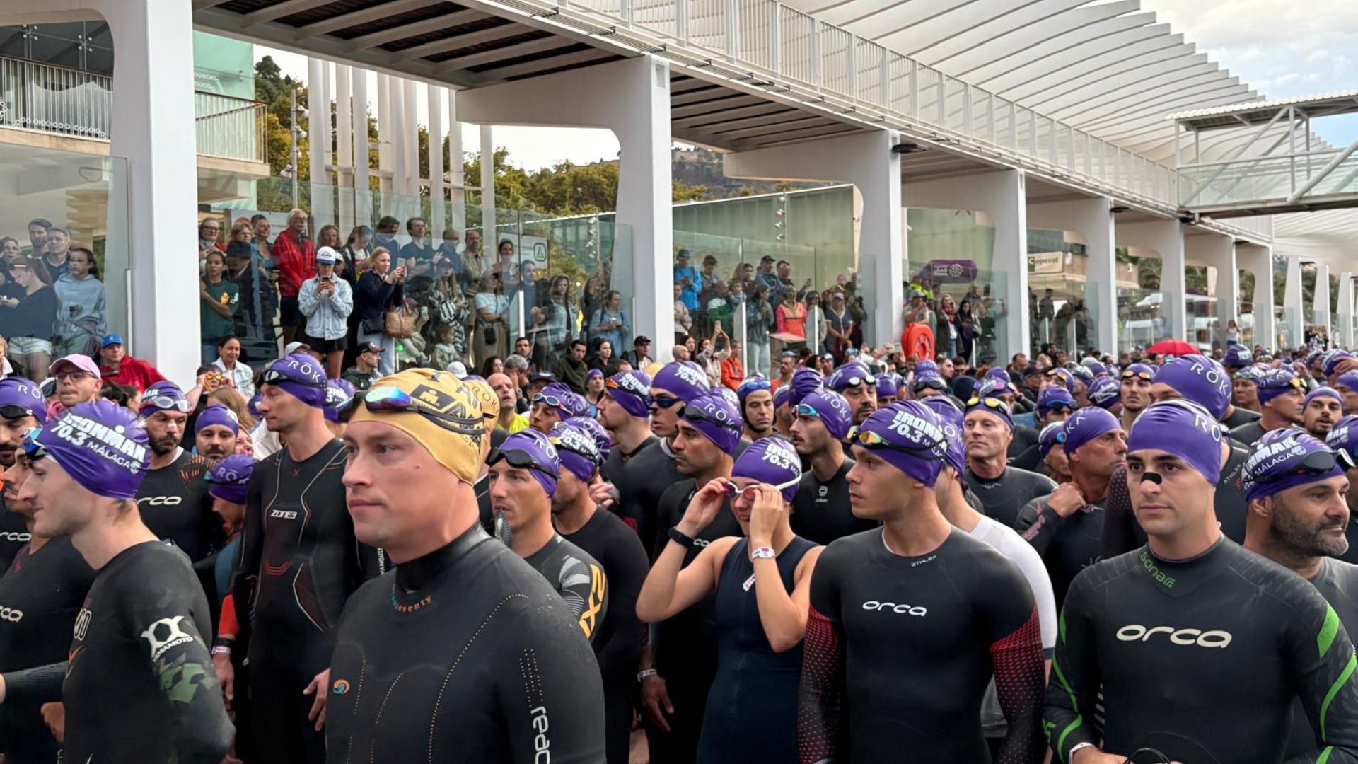 Participantes del IRONMAN antes de empezar la prueba