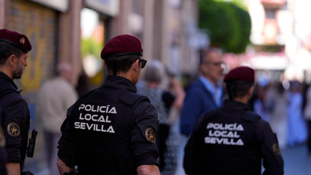El alcalde de Sevilla salva el pago de cuatro millones de las horas extra de la Policía Local en la Navidad de 2025