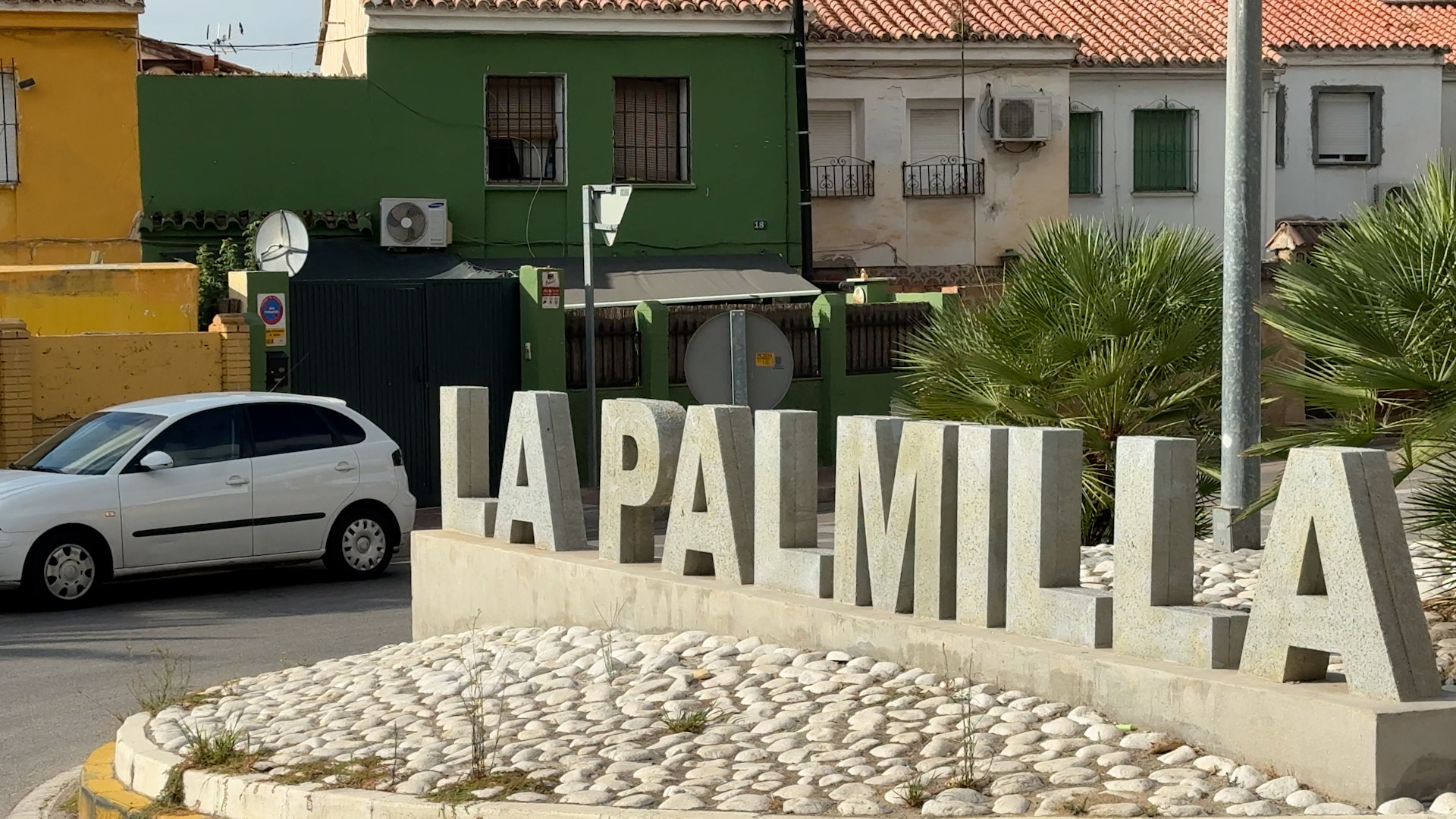 Los vecinos de La Palmilla desestigmatizan su barrio y lo reivindican actuando y escribiendo poesía