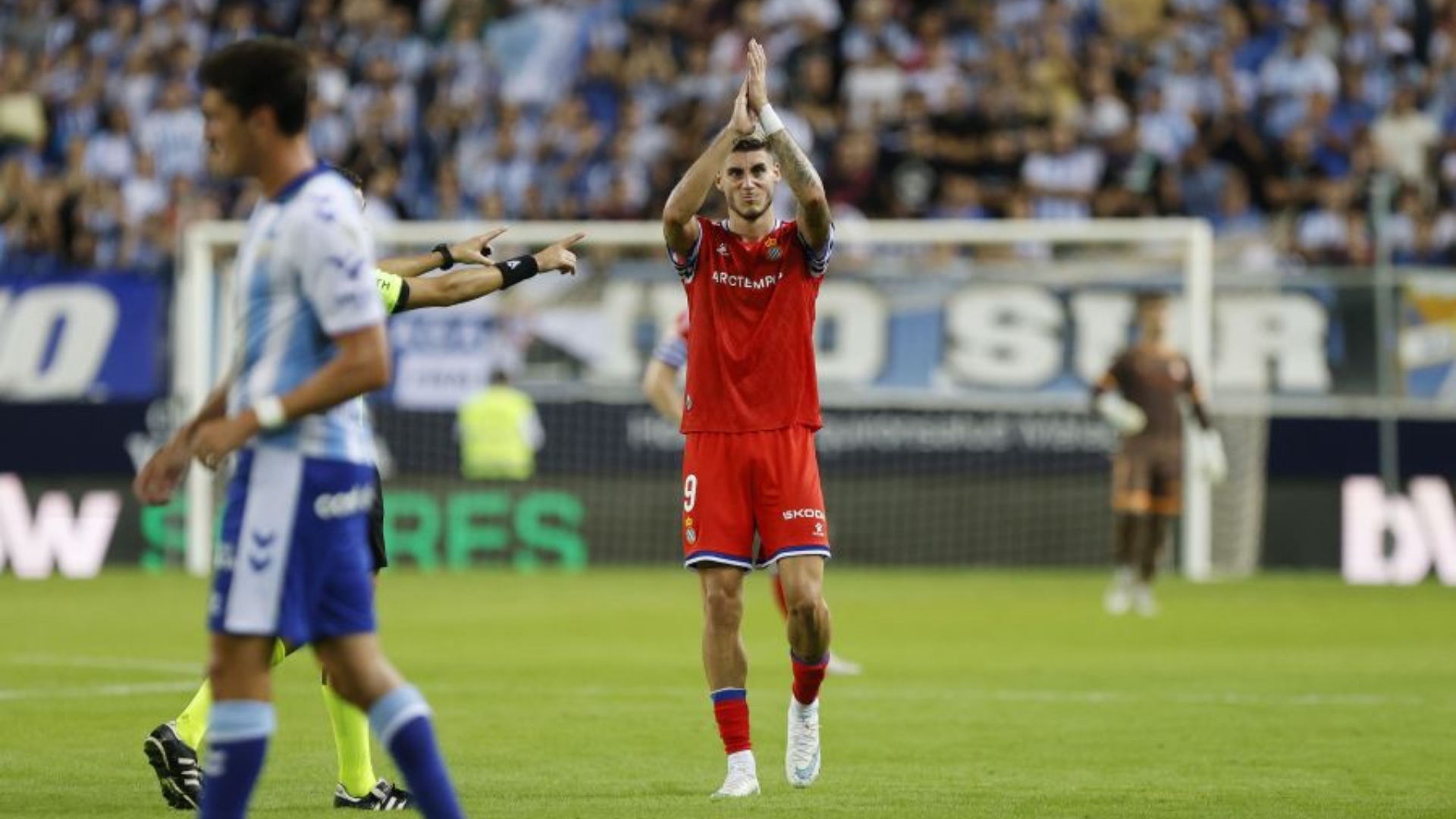 El exmalaguista Roberto Fernández, ovacionado en La Rosaleda