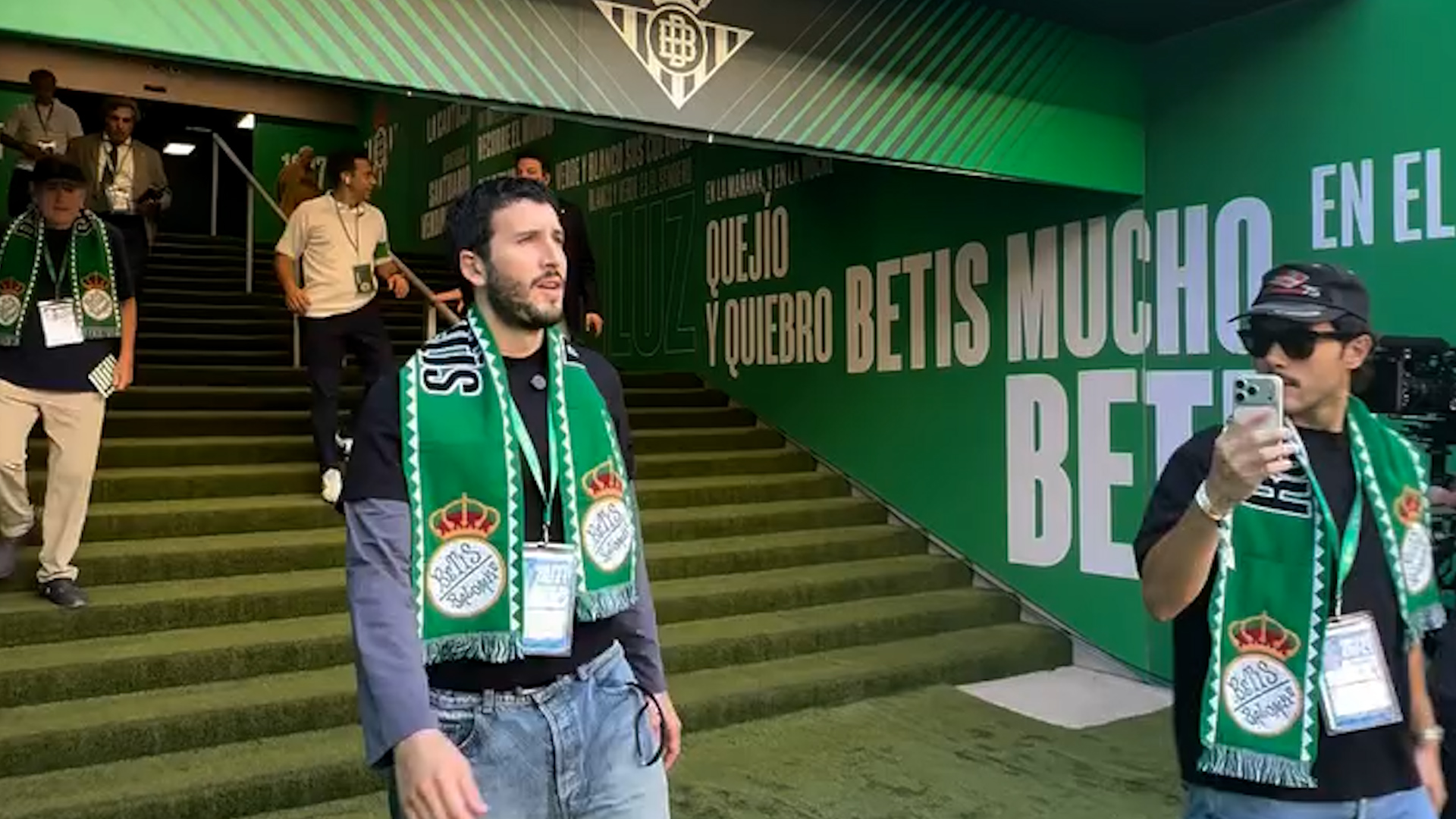 Sebastián Yatra alucina con el ambiente bético de La Cartuja: «Esto me pone a soñar en algún día cantar acá»