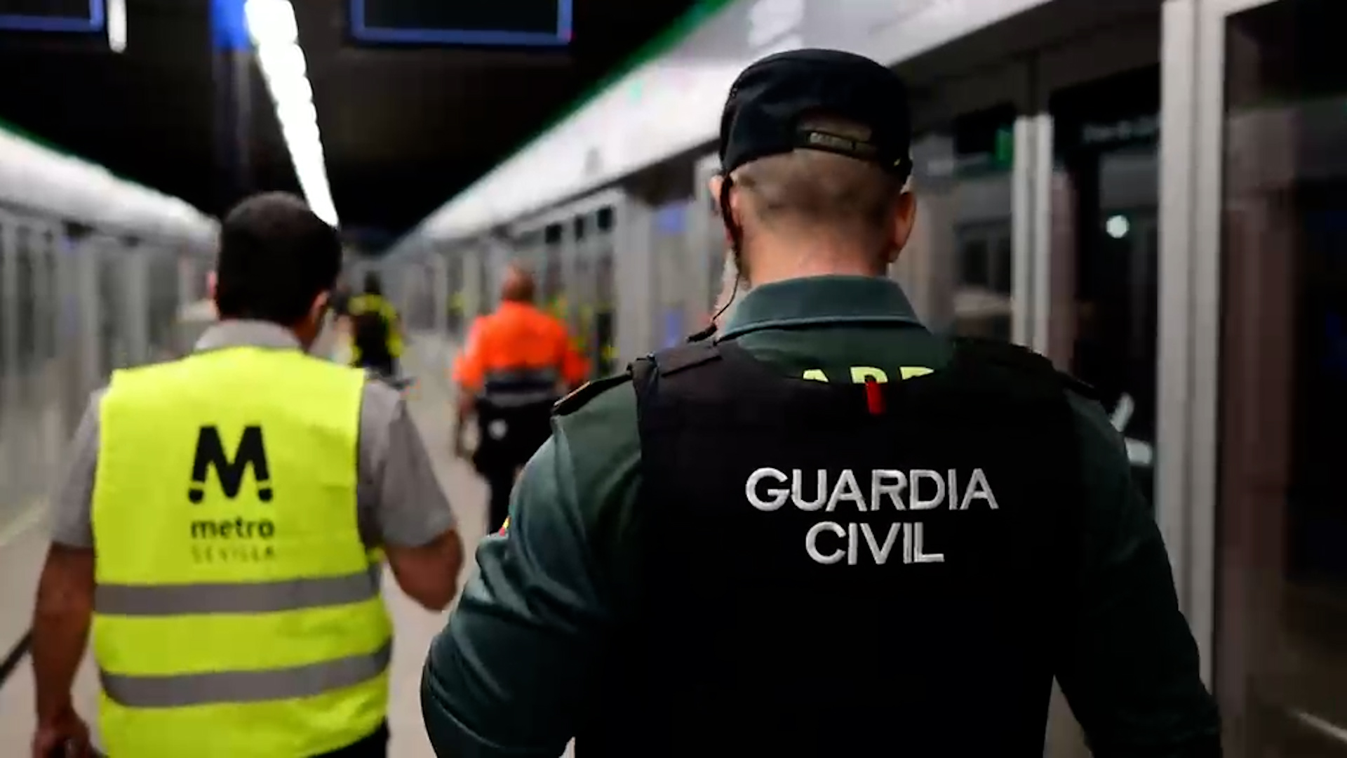 Pelea, evacuación por las vías y alarma roja: así fue el gran simulacro nocturno del Metro de Sevilla