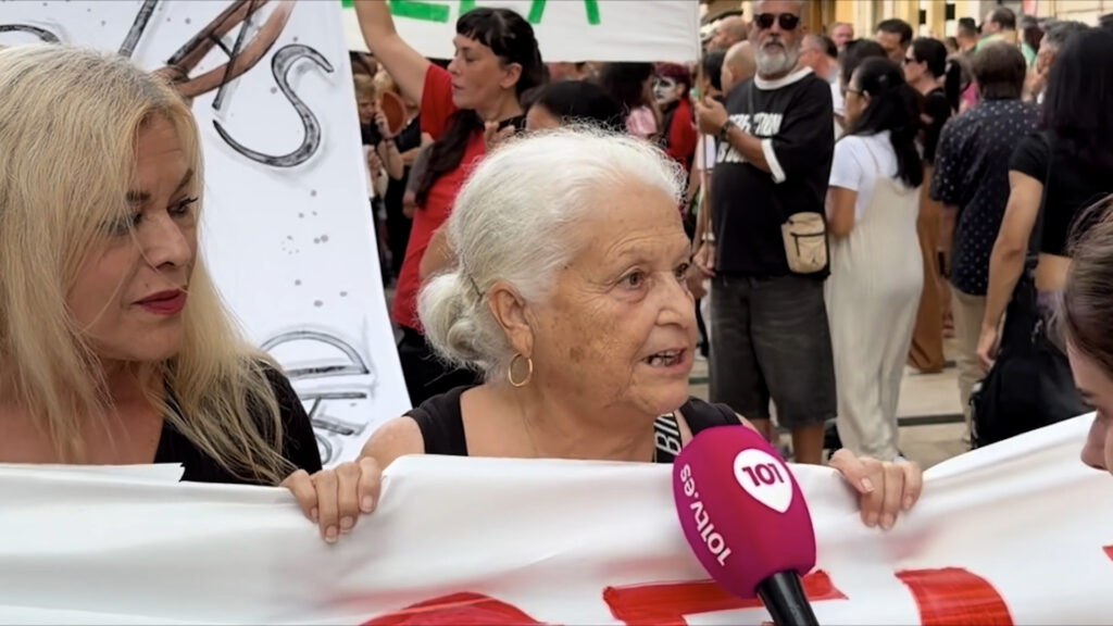 Teresa Tirado, la malagueña enferma de cáncer que vivía en la calle, recibe un piso del Ayuntamiento por unos 90 euros al mes