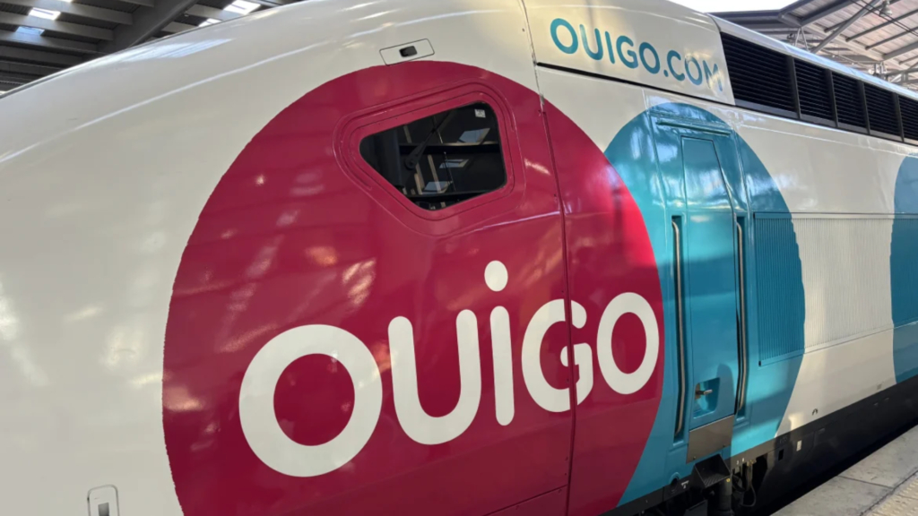Los maquinistas de los trenes Ouigo, a la huelga en los puentes de noviembre y diciembre: así afecta a Andalucía
