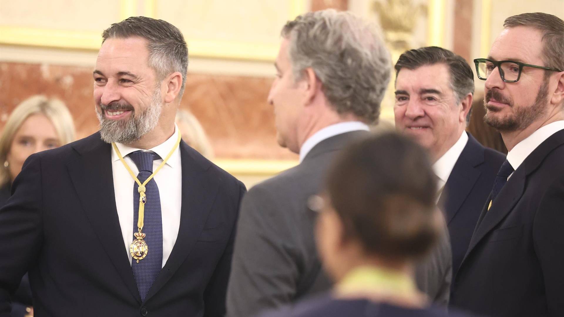 El PP y Vox negocian la candidatura para el Senado para contrarrestar la alianza del PSOE y Frente Amplio