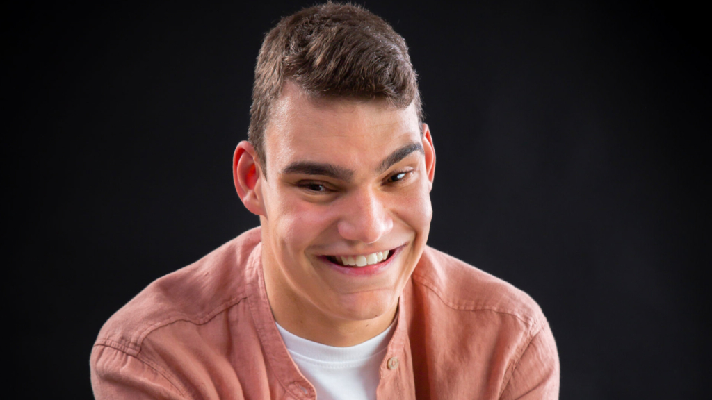 El cantante malagueño Adrián Martin desmiente su muerte tras la difusión de un bulo por redes sociales