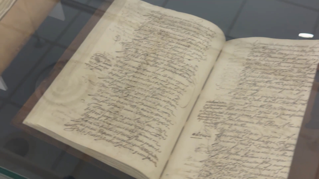 Almuñécar recorre 500 años de historia a través de sus manuscritos y del legado de Carlos V