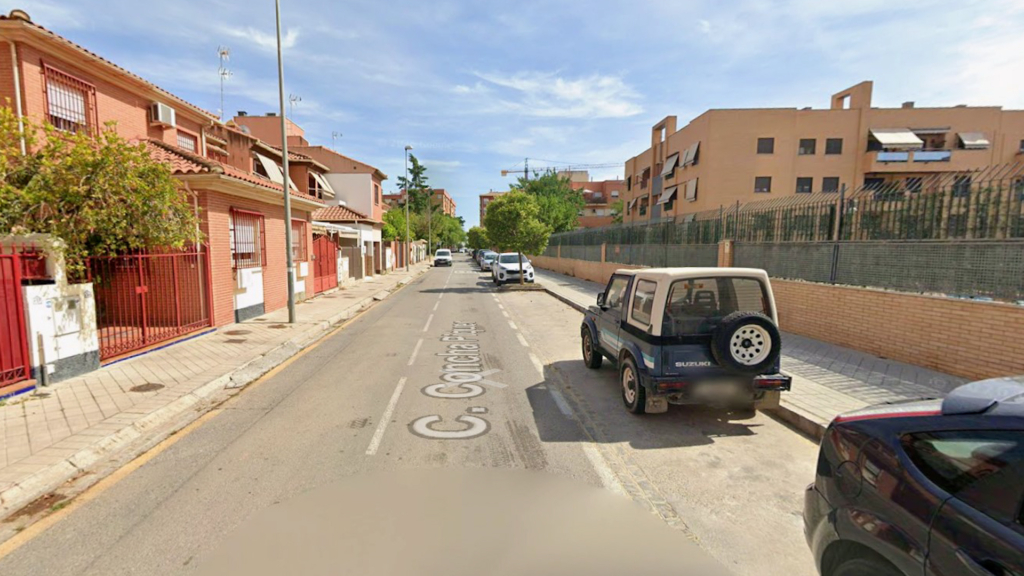 Un hombre de 40 años hospitalizado con quemaduras tras un incendio en su vivienda en Granada