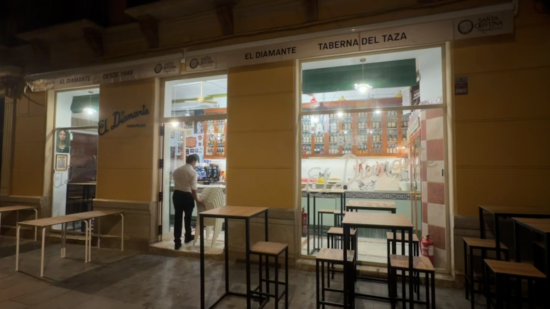 Reabre la cafetería El Diamante en el Centro de Málaga: mantiene precios populares y su apuesta por el producto local
