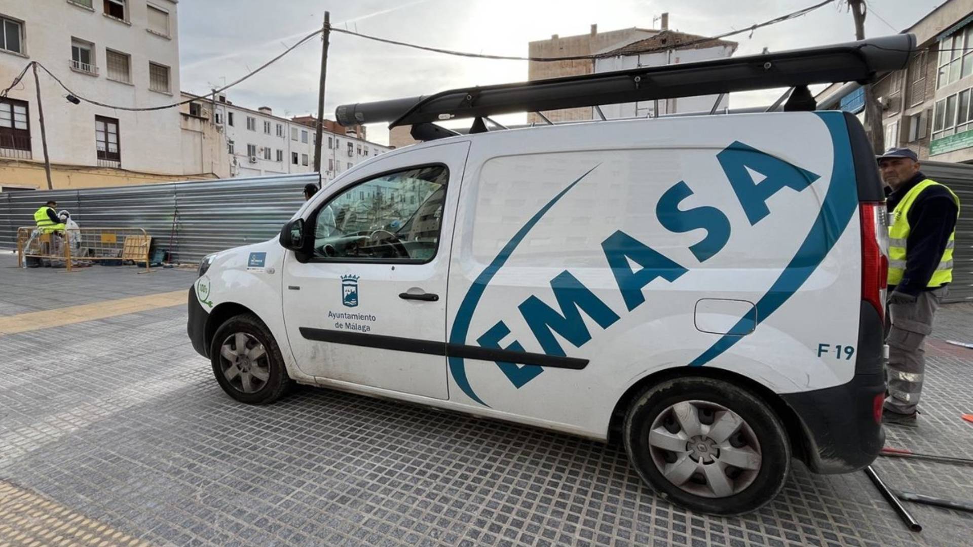 Atención conductores: cortes en cinco calles de Málaga por obras de Emasa