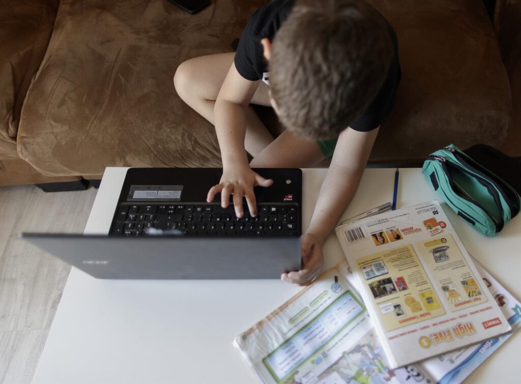 ¿A favor o en contra de  prohibir las redes sociales a menores de 15 años?: España abre esta propuesta a consulta