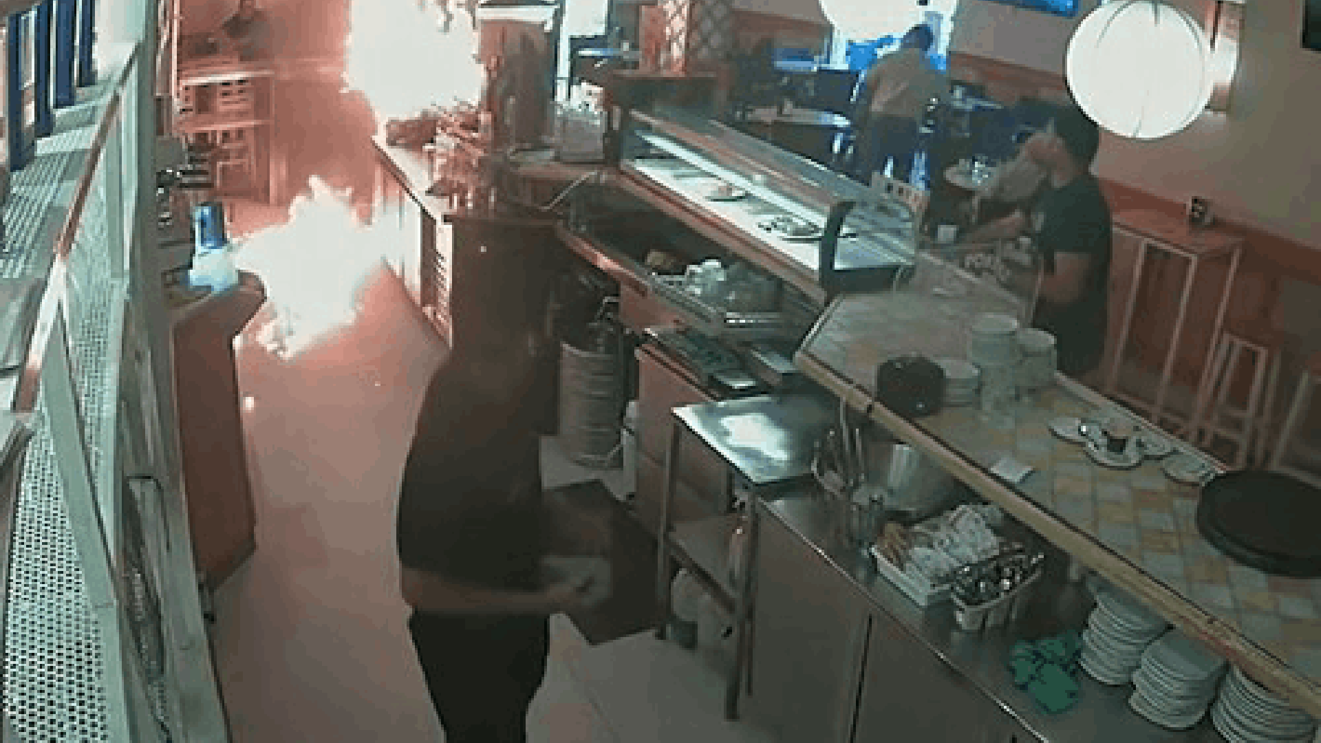 Acepta tres años y medio de cárcel por incendiar un bar en Sevilla tras negarle mayonesa para un montadito