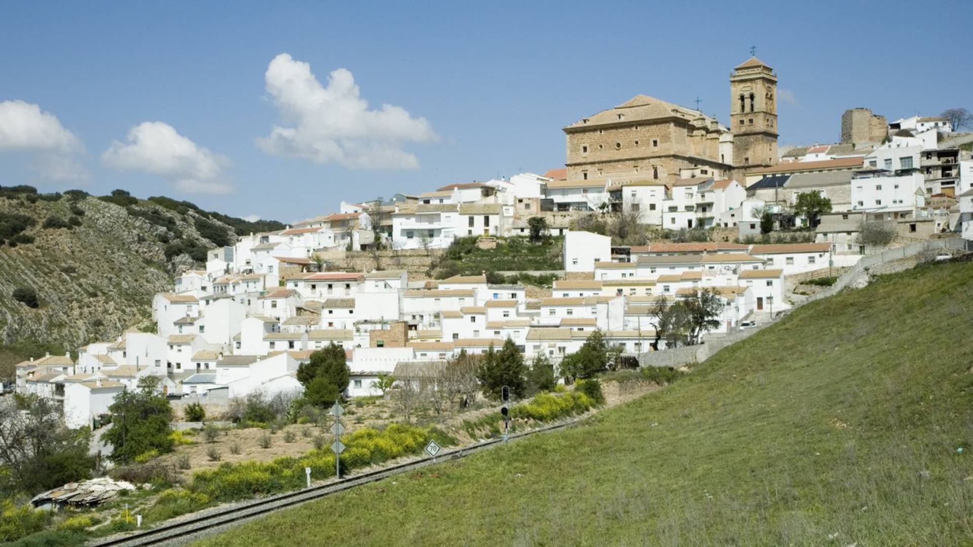 Iznalloz, el municipio más pobre de Granada y Dúdar, el más rico