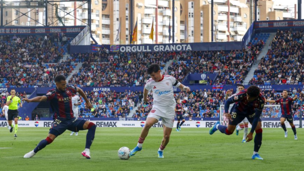 Horario y dónde ver en televisión el Levante-Sevilla FC de Primera División