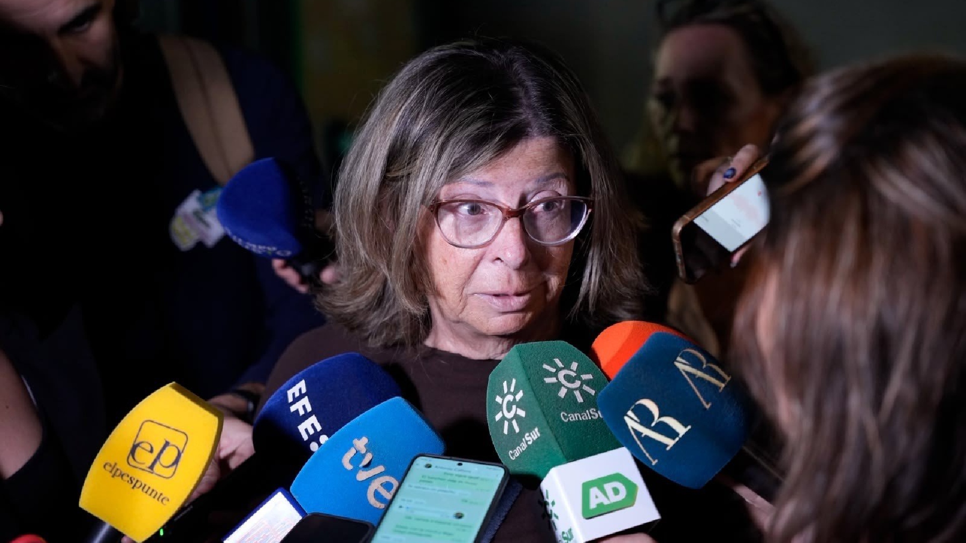 La madre de una víctima del tren Renfe: «Solo sabemos que ha sido atendido en un centro de salud»