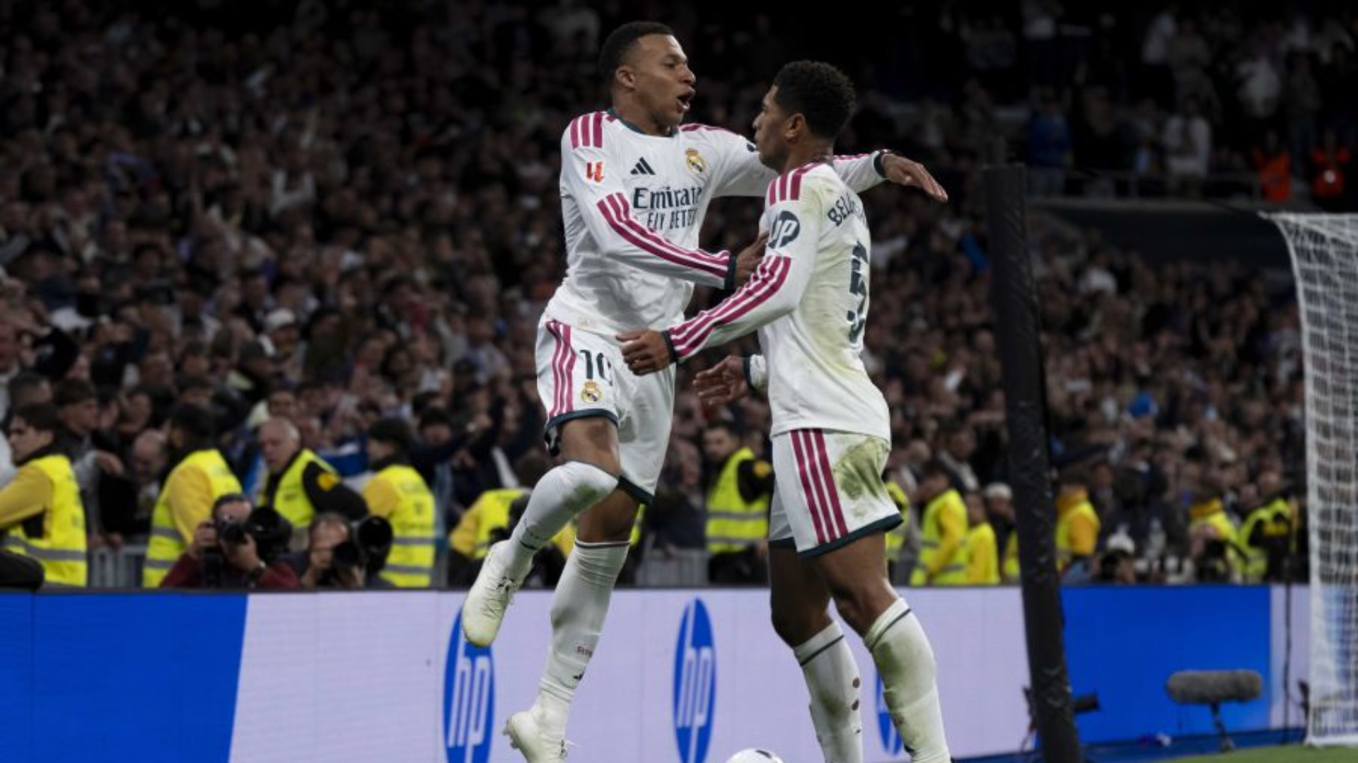 El Sevilla también sufre a los árbitros y pierde en el Bernabéu (4-1)