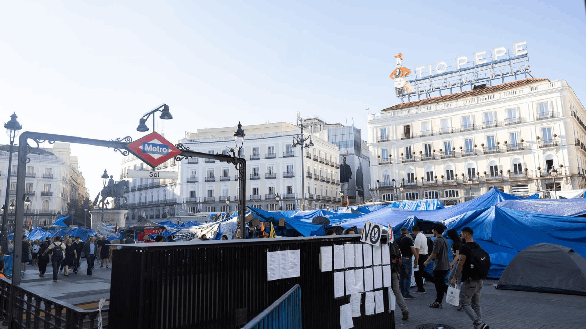 Sin Metro en la Puerta del Sol por la «acumulación de residuos»  de la acampada
