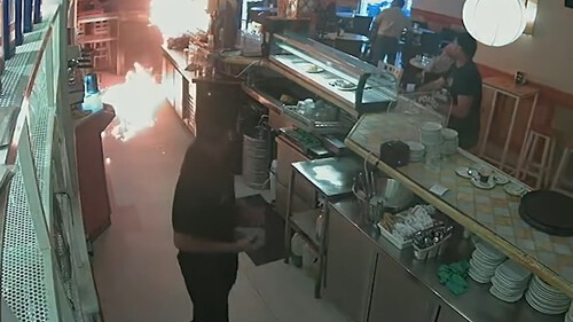 Un sevillano se enfrenta a once años de cárcel por meter fuego a un bar que no le puso mayonesa al montadito