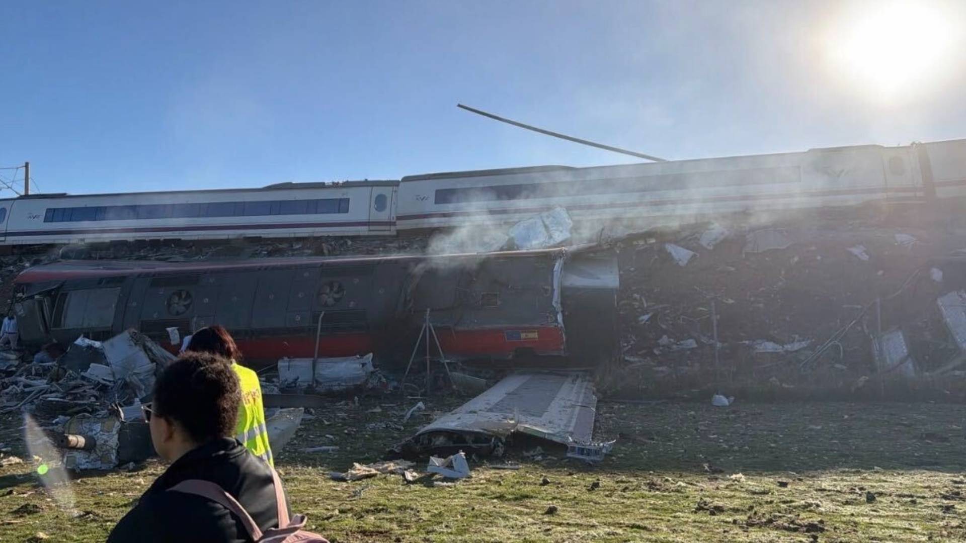 Última hora del accidente de tren en Toledo, en directo: víctimas, rescate de atrapados y causas del choque entre un AVE y un Iryo