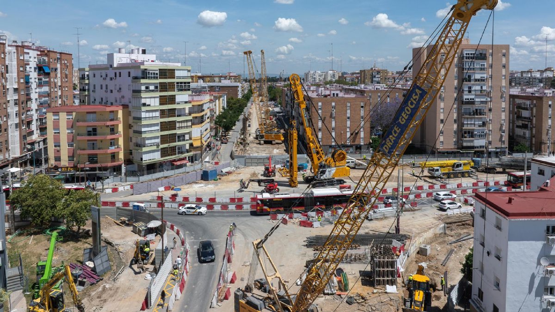 La avería de fibra óptica en la Macarena solo se recuperará en un 25% al finalizar el martes tras la incidencia por las obras del Metro de Sevilla