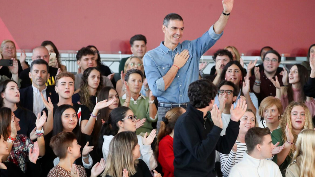 Pedro Sánchez carga contra la oposición en Ponferrada: «En Feijóo no confía ni Feijóo»