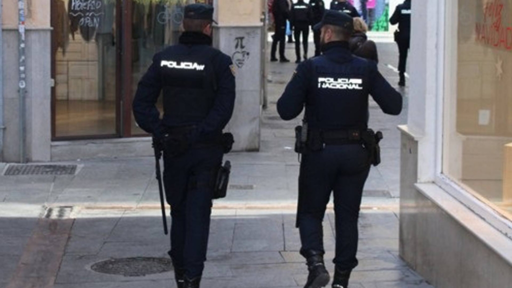 A prisión dos hombres tras partirle la mandíbula a otro en Granada y robarle la cartera