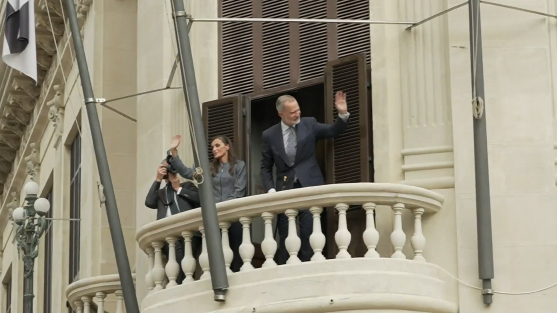 Directo |  Los Reyes concluyen su visita al cementerio musulmán de Sidi Embarek
