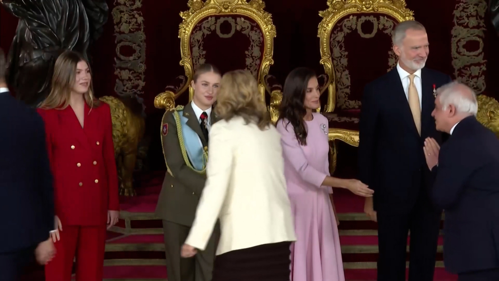 El embajador de Irán evita dar la mano a Letizia, Leonor y Sofía durante el besamanos del 12 de octubre