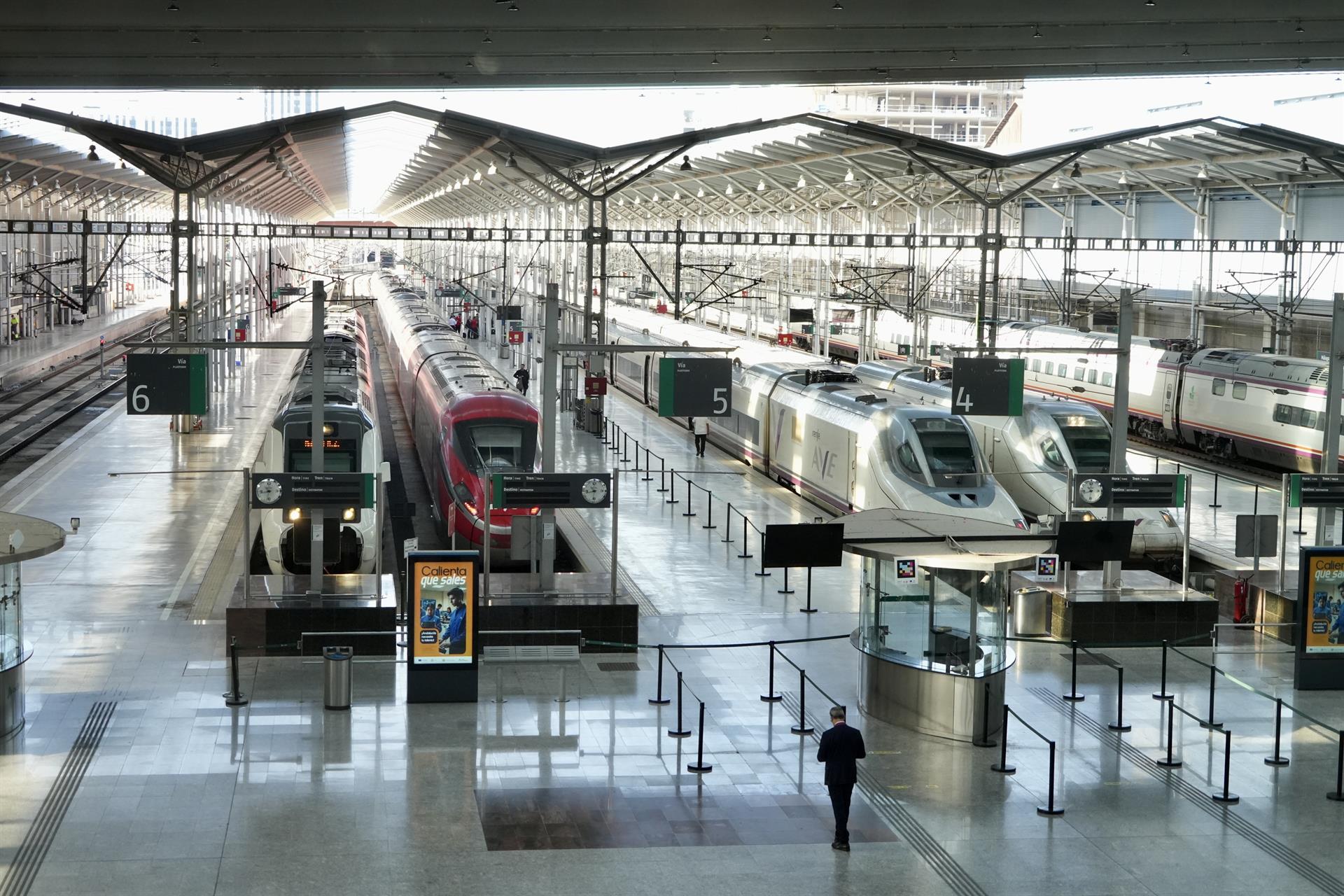 La huelga de maquinistas supera el 15% de seguimiento y deja trenes sin salir por toda Andalucía